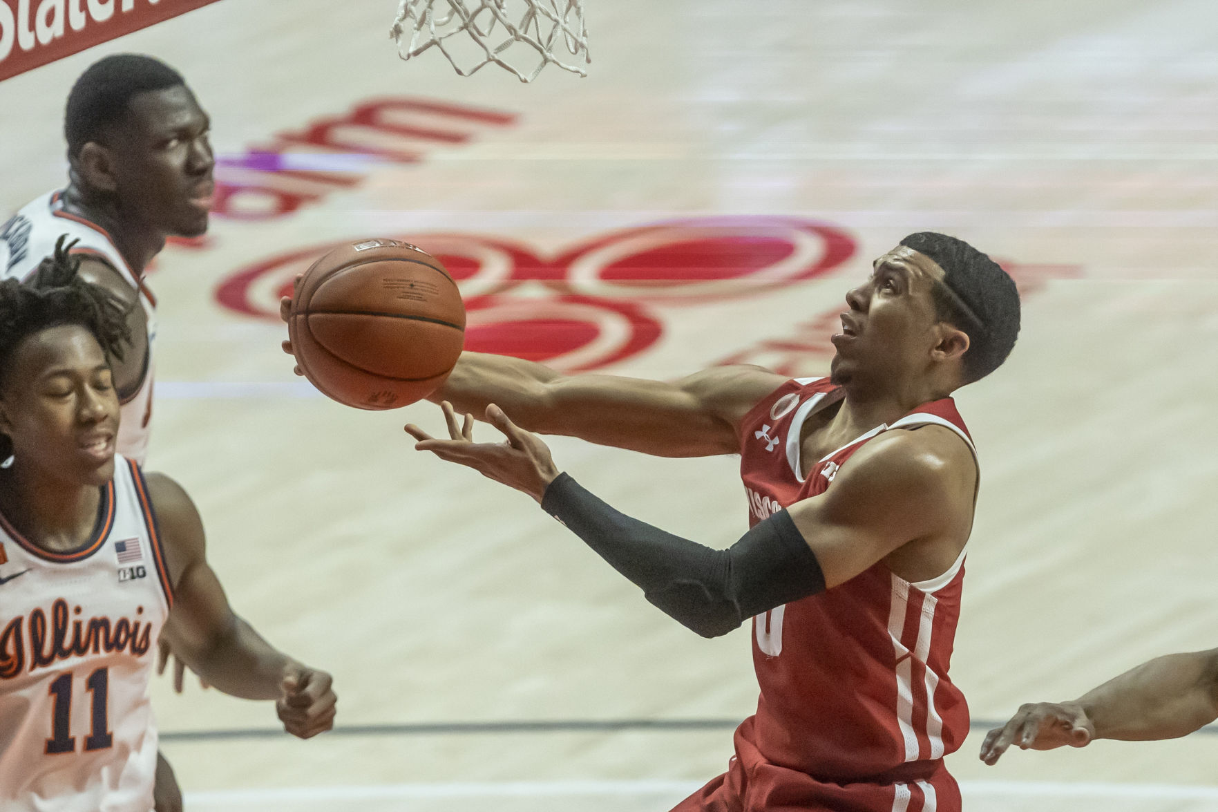 Illinois 75, UW 60